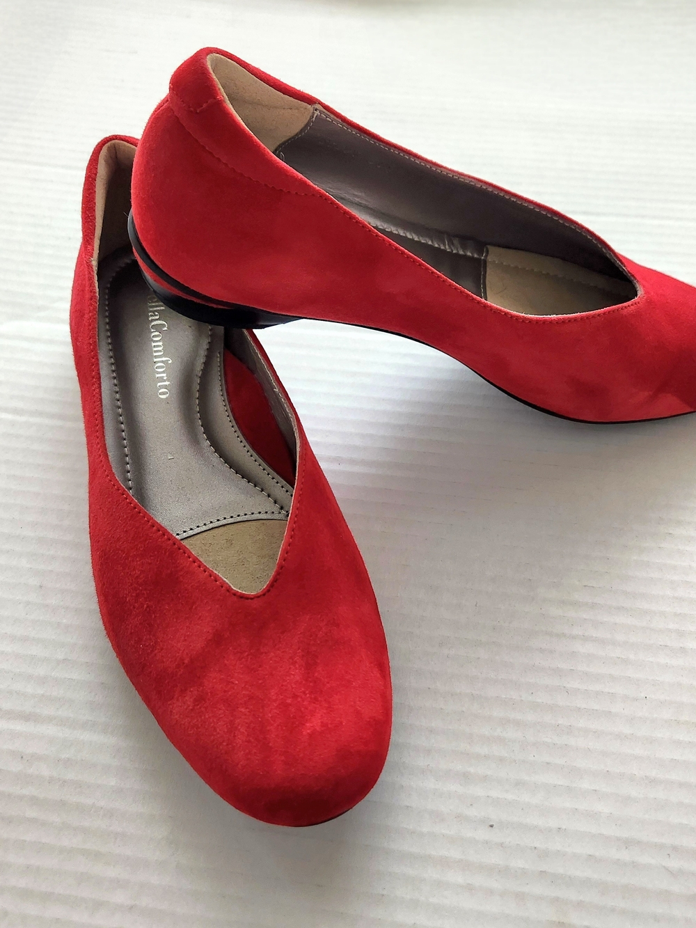 Red Suede V-Cut Flats Designed And Handcrafted In Portugal EU 38.5 US 7.5/8